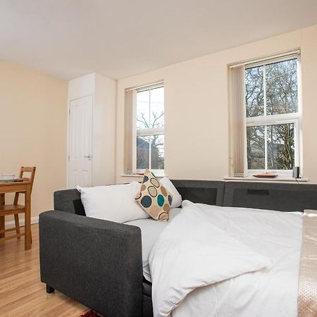 Cowley Spacious Flat With Parking, Oxford Bagian luar foto