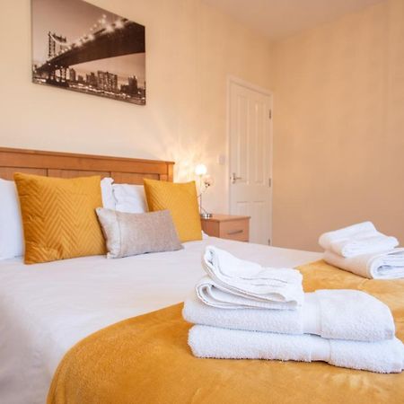 Cowley Spacious Flat With Parking, Oxford Bagian luar foto