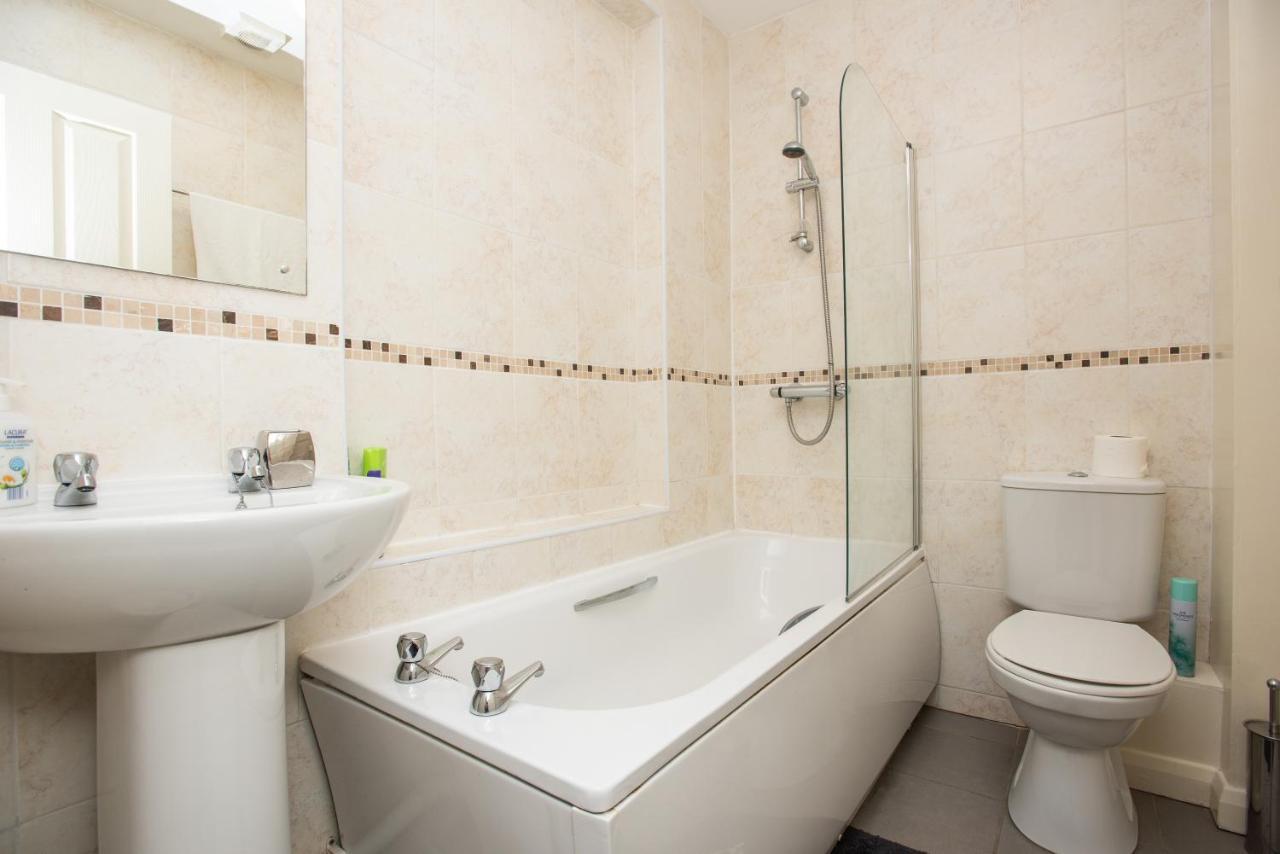 Cowley Spacious Flat With Parking, Oxford Bagian luar foto