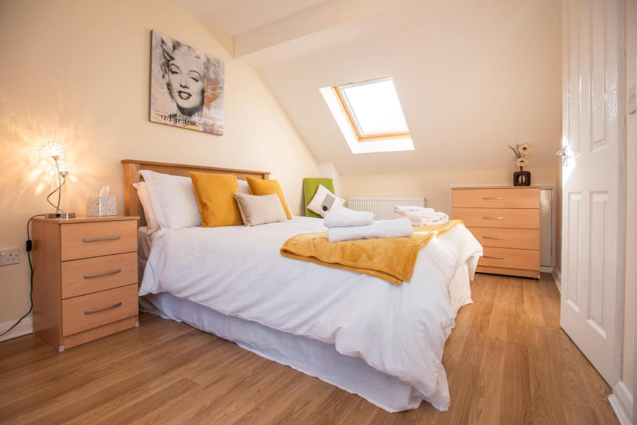 Cowley Spacious Flat With Parking, Oxford Bagian luar foto