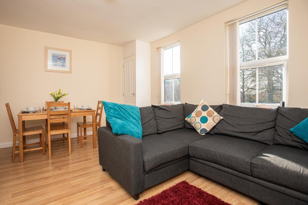 Cowley Spacious Flat With Parking, Oxford Bagian luar foto