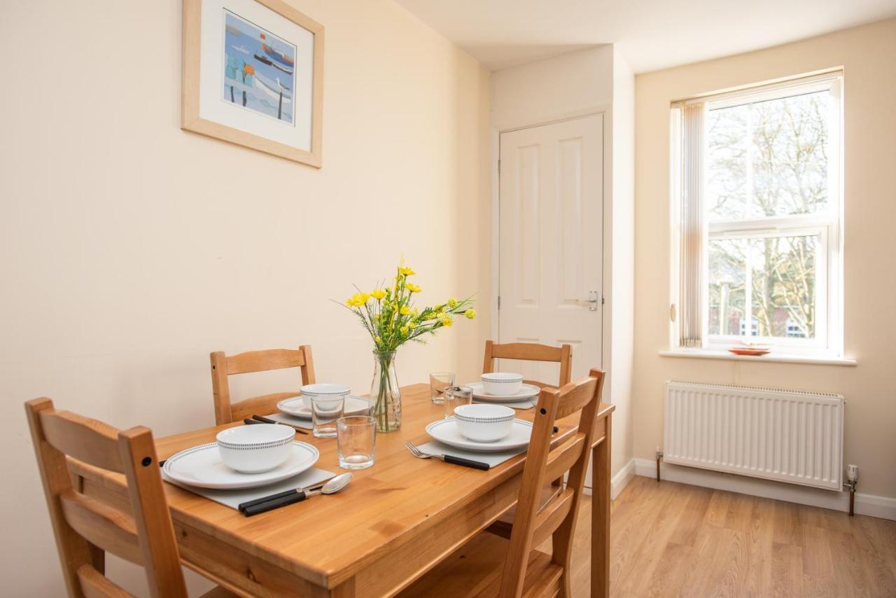 Cowley Spacious Flat With Parking, Oxford Bagian luar foto