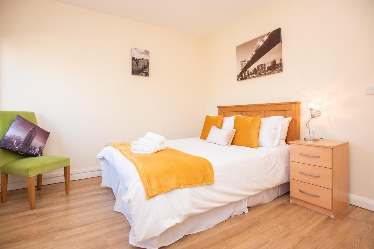 Cowley Spacious Flat With Parking, Oxford Bagian luar foto