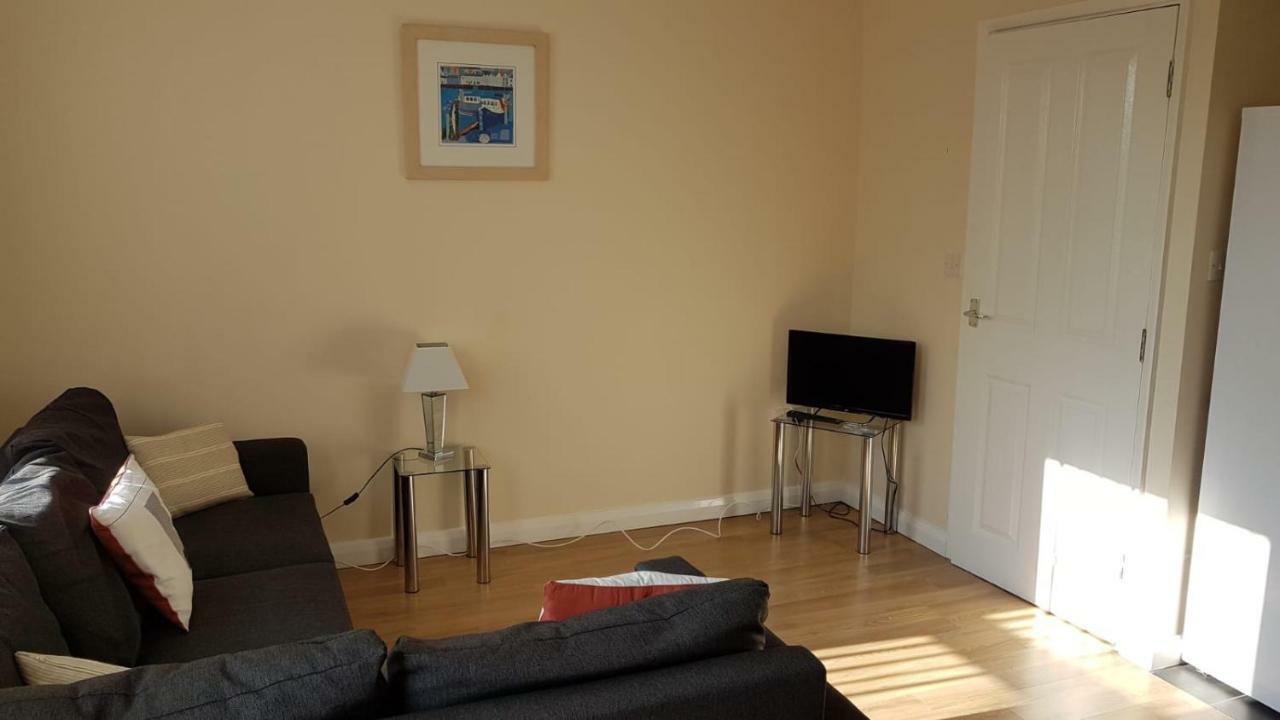 Cowley Spacious Flat With Parking, Oxford Bagian luar foto