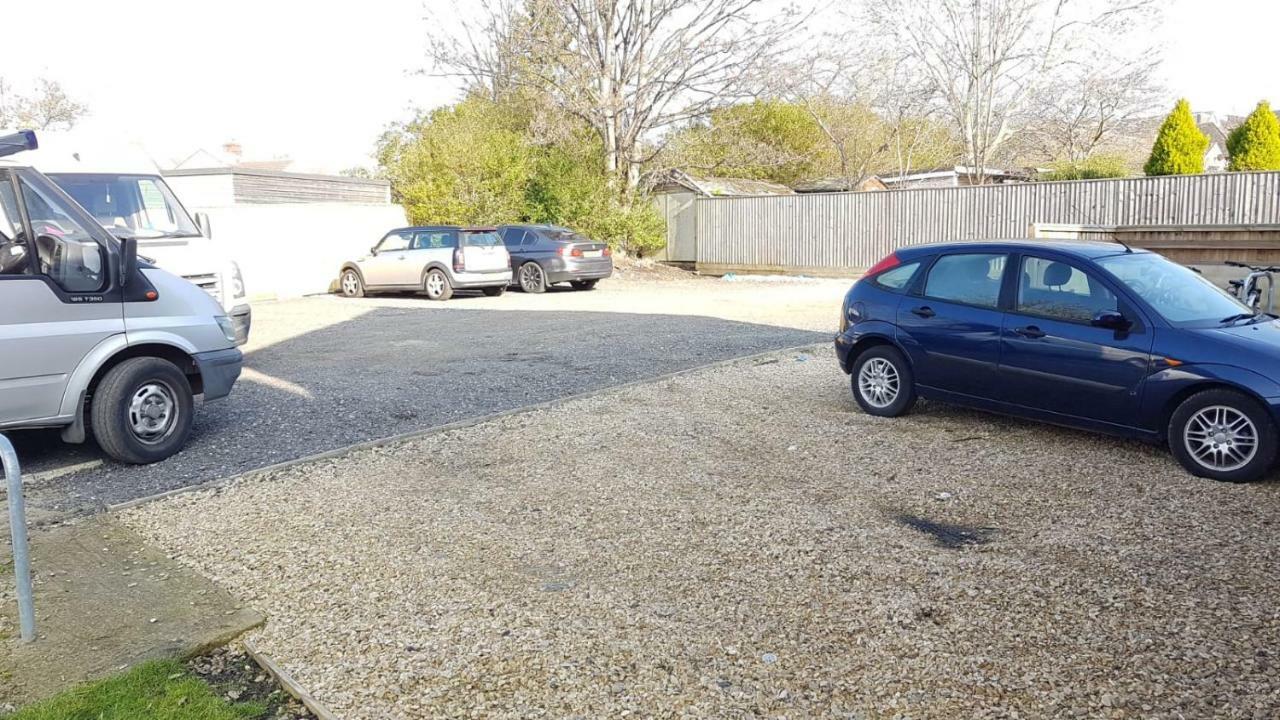 Cowley Spacious Flat With Parking, Oxford Bagian luar foto